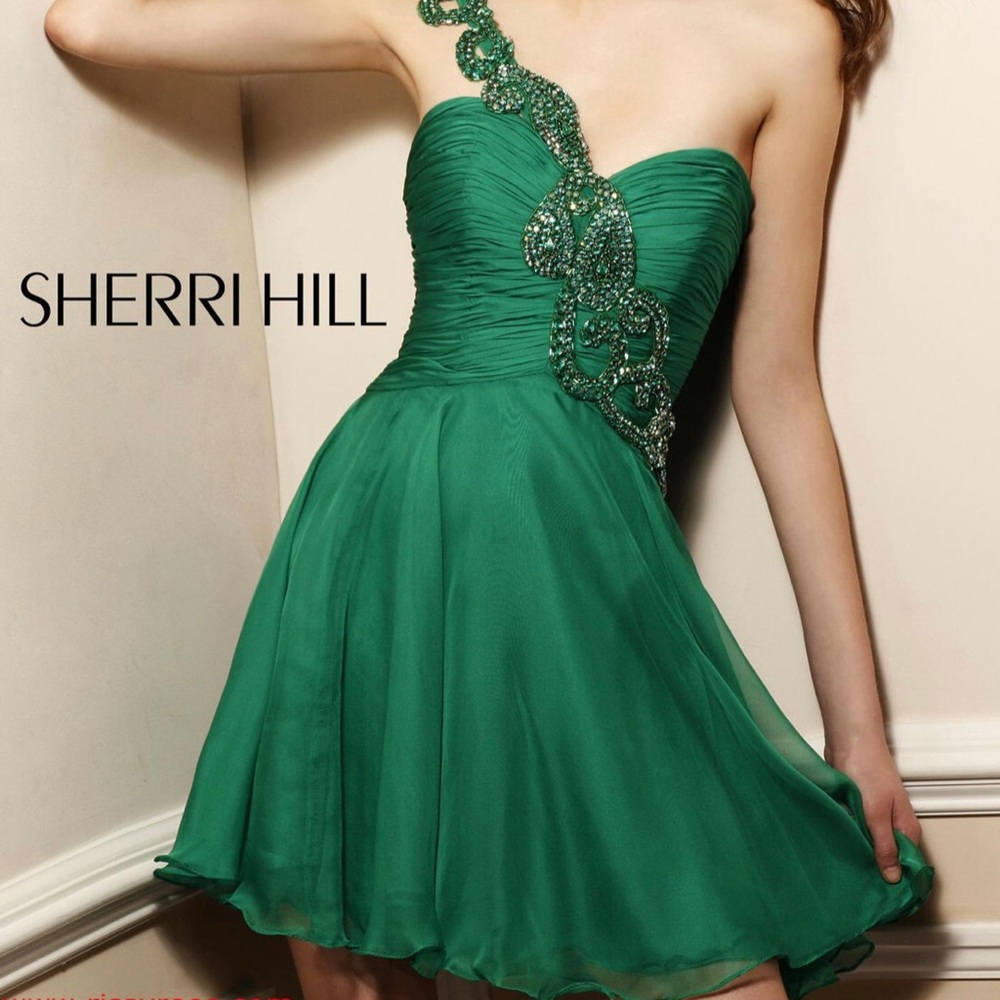 Beautiful emerald one shoulder Sherri Hill cocktail dress